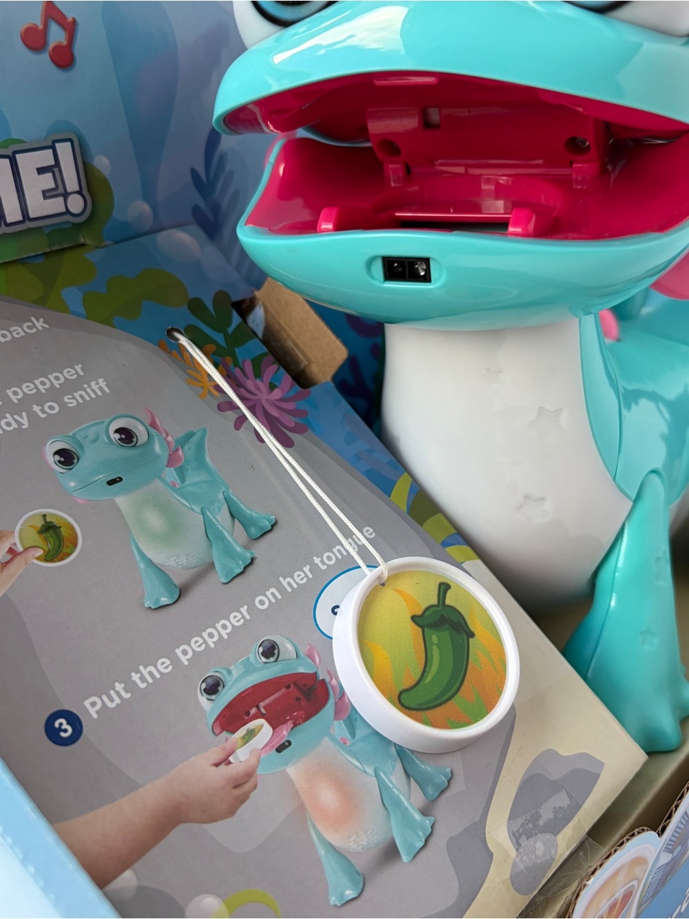 VTech Sandy Snacks-a-Lot Axolotl Interactive Feeding Learning Toy - Picture 4 of 9